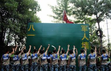 
        厦门哪里可以玩真人CS公司团建？公司拓展？      